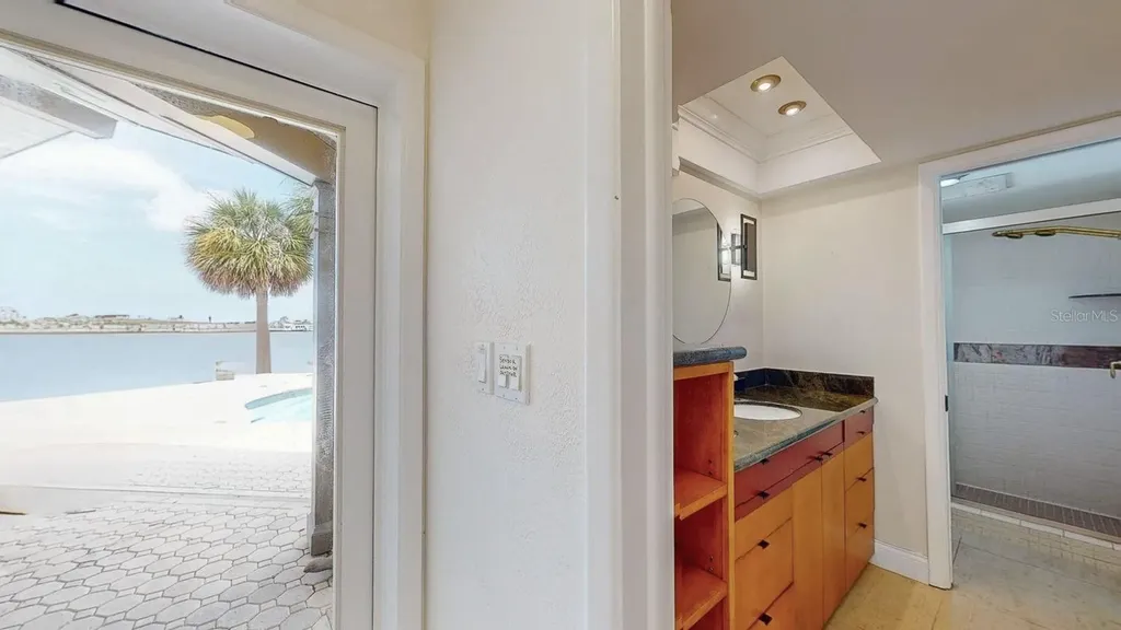 5960 Bahama Way N St Pete Beach FL 33706