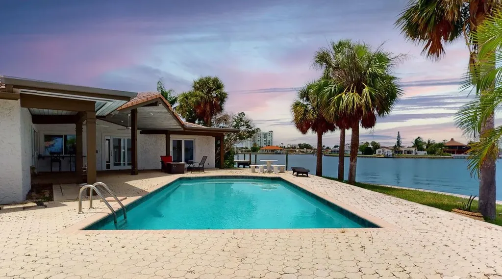 5960 Bahama Way N St Pete Beach FL 33706
