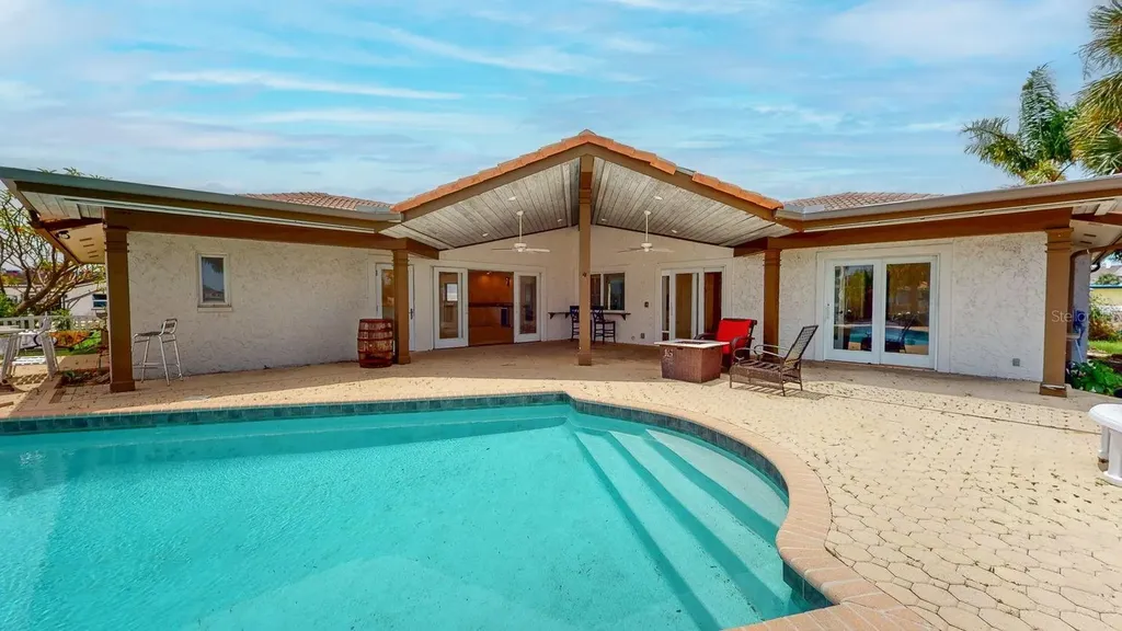 5960 Bahama Way N St Pete Beach FL 33706