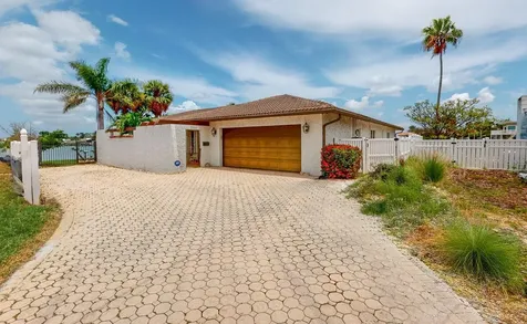 5960 Bahama Way N St Pete Beach FL 33706