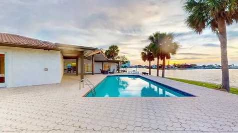 5960 Bahama Way N St Pete Beach FL 33706
