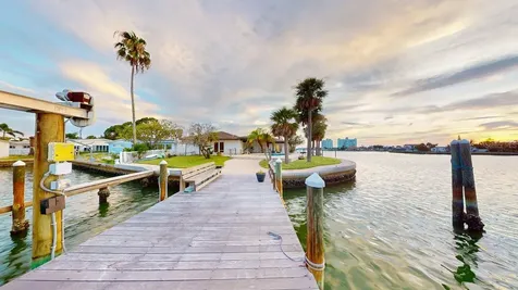 5960 Bahama Way N St Pete Beach FL 33706