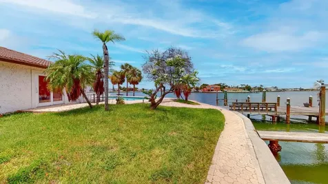 5960 Bahama Way N St Pete Beach FL 33706