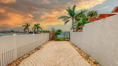 5960 Bahama Way N St Pete Beach FL 33706