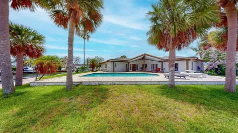 5960 Bahama Way N St Pete Beach FL 33706