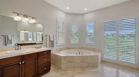 7154 Hawks Harbor Circle Bradenton FL 34207