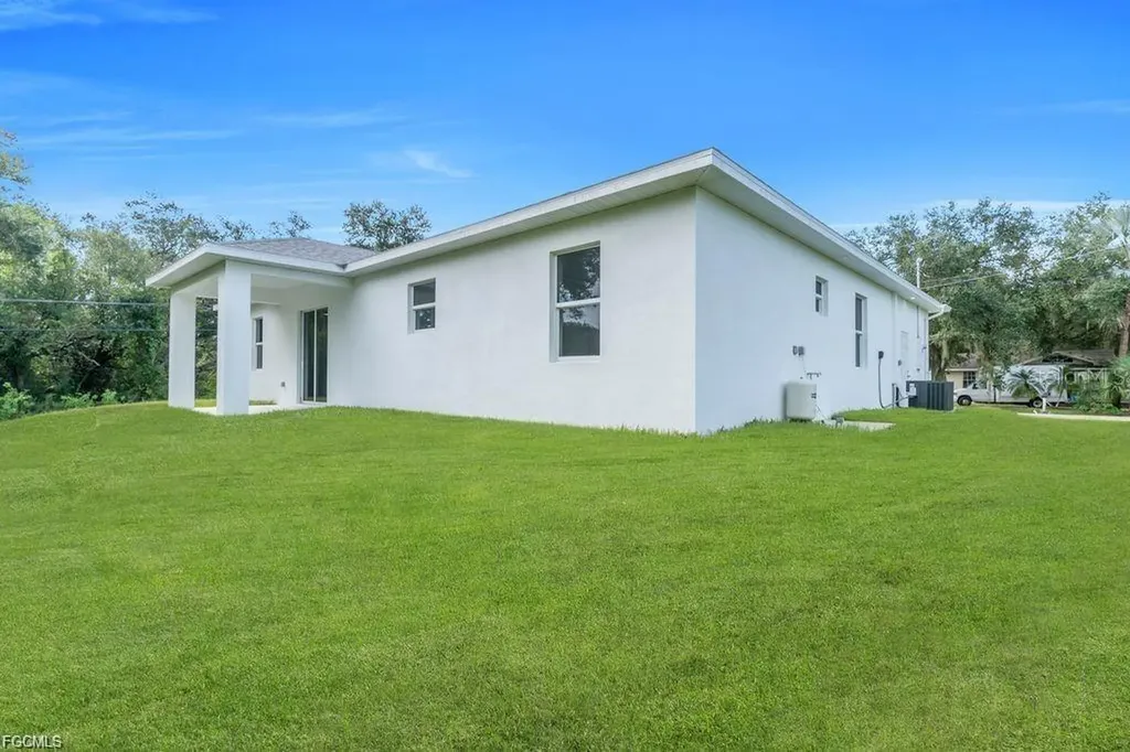 2003 E 14th Street Lehigh Acres FL 33972