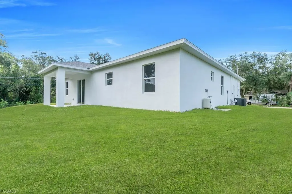 2003 E 14th Street Lehigh Acres FL 33972