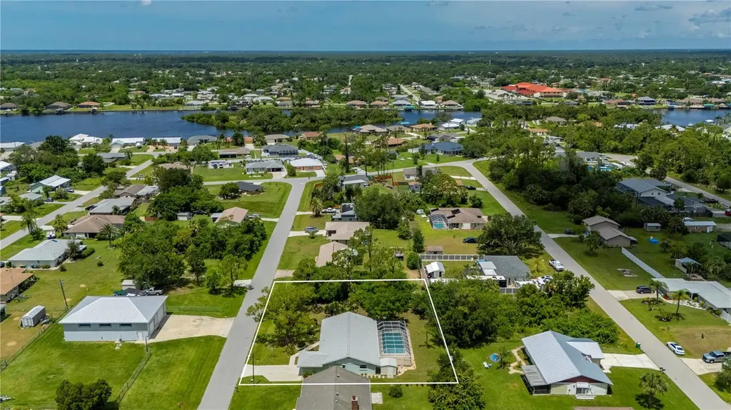 542 Lakehurst Avenue NW Port Charlotte FL 33952