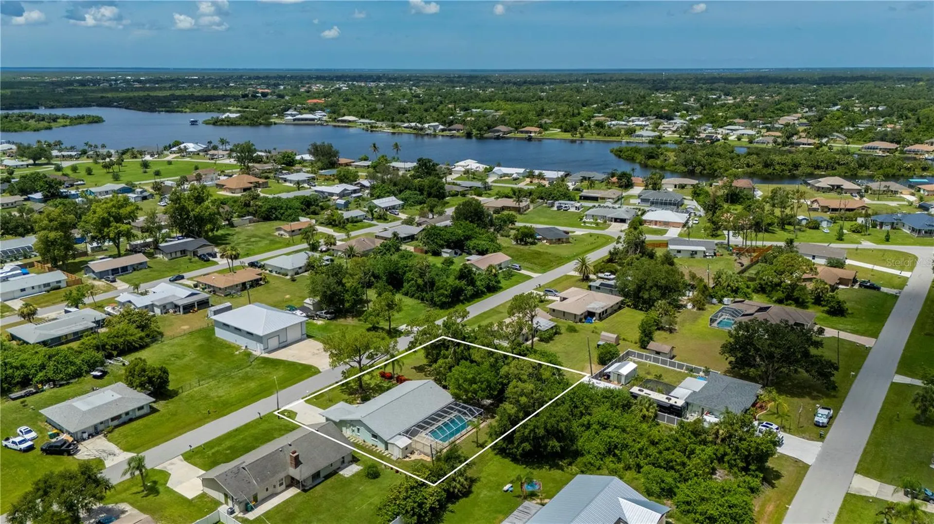 542 Lakehurst Avenue NW Port Charlotte FL 33952