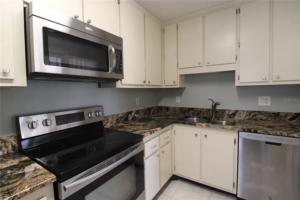 390 301 Boulevard W Bradenton FL 34205