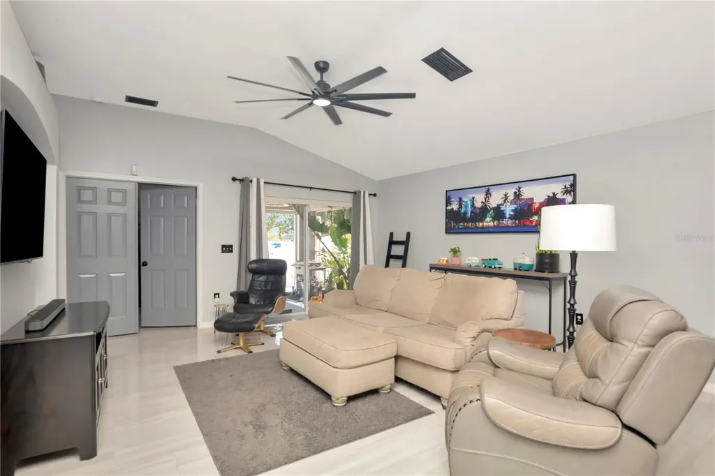 2239 Roanoke Springs Drive Ruskin FL 33570