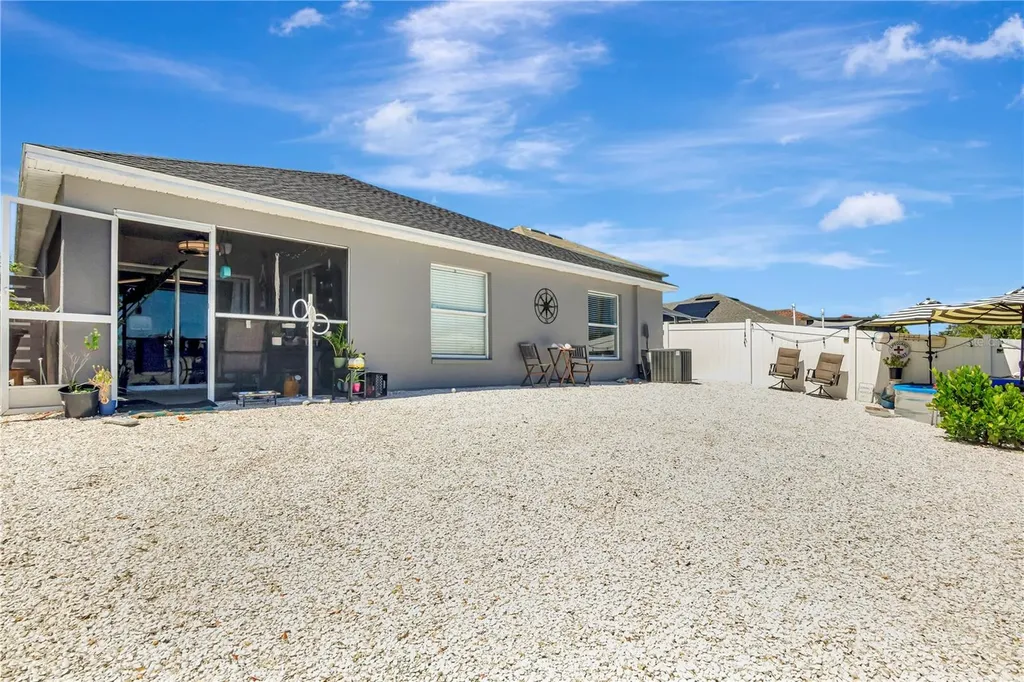 2239 Roanoke Springs Drive Ruskin FL 33570