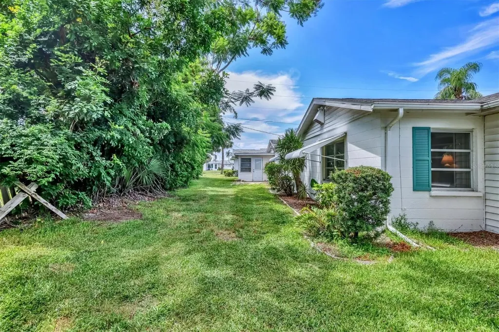 6024 Hibiscus Drive Bradenton FL 34207