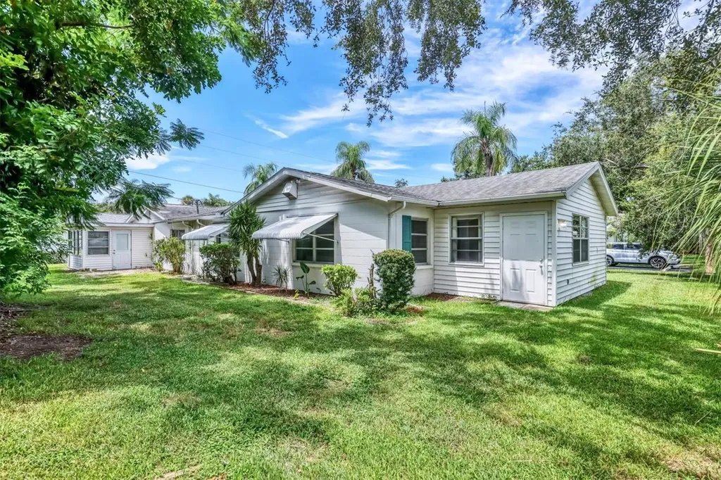 6024 Hibiscus Drive Bradenton FL 34207