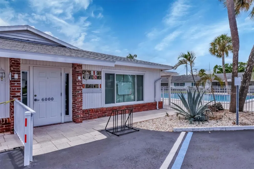 6024 Hibiscus Drive Bradenton FL 34207