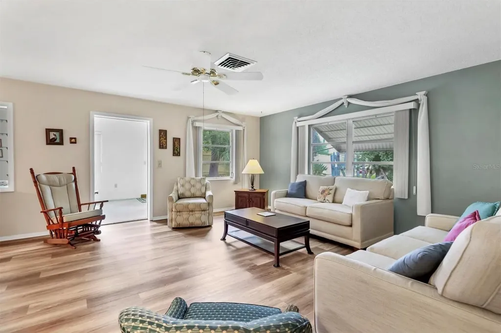 6024 Hibiscus Drive Bradenton FL 34207