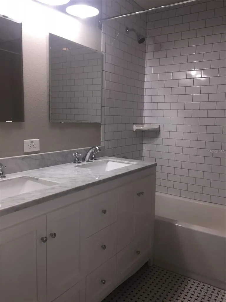 121 W Giddens Avenue Tampa FL 33603