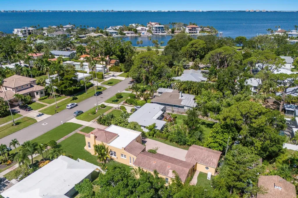 455 Acacia Drive Sarasota FL 34234