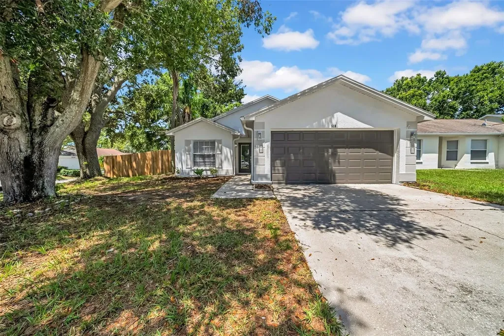 516 Center Point Road Valrico FL 33594