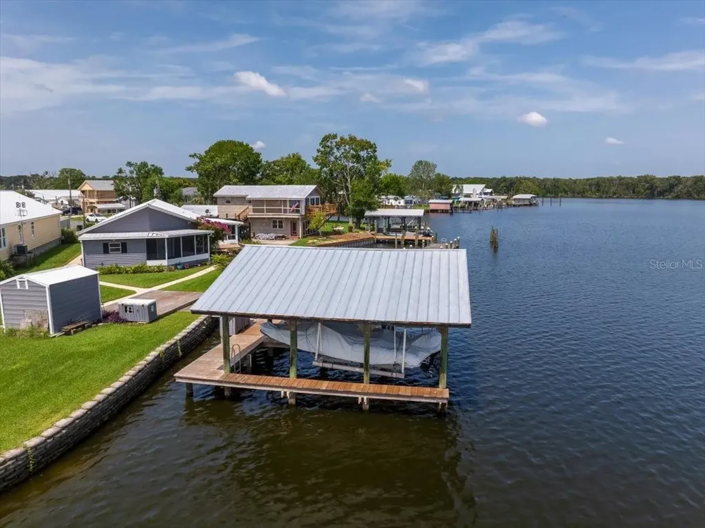 164 Moonlite Drive Welaka FL 32193