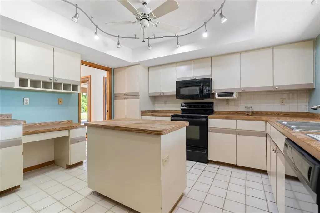 12313 SW Kingsway Circle Lake Suzy FL 34269