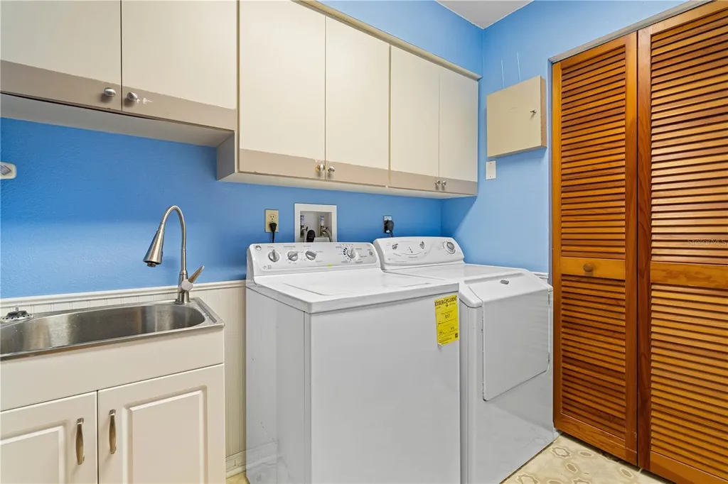 12313 SW Kingsway Circle Lake Suzy FL 34269