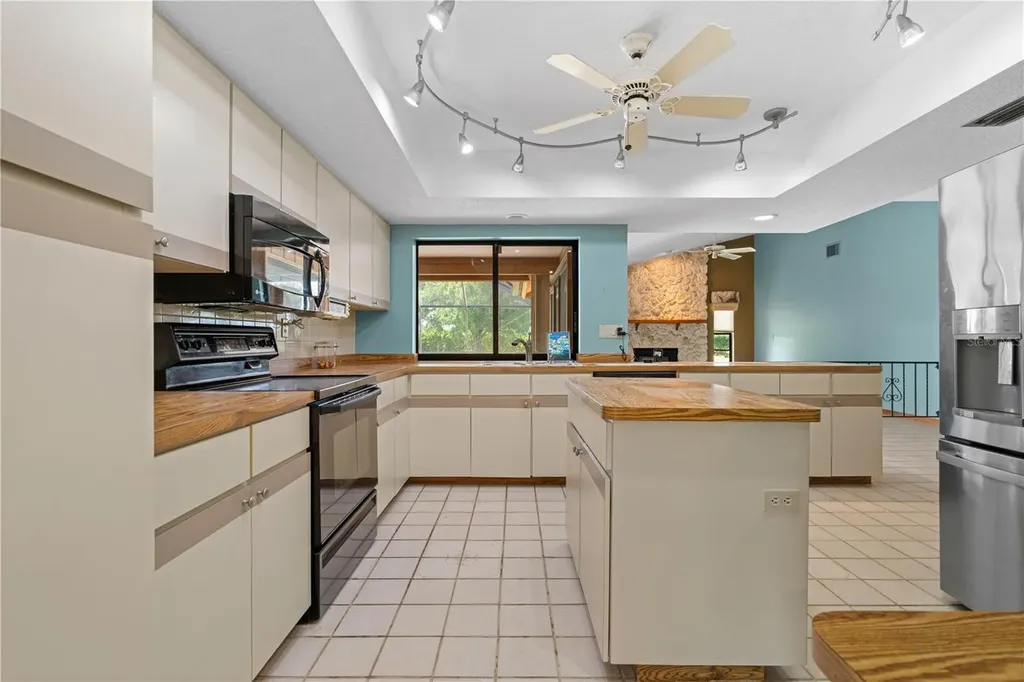 12313 SW Kingsway Circle Lake Suzy FL 34269