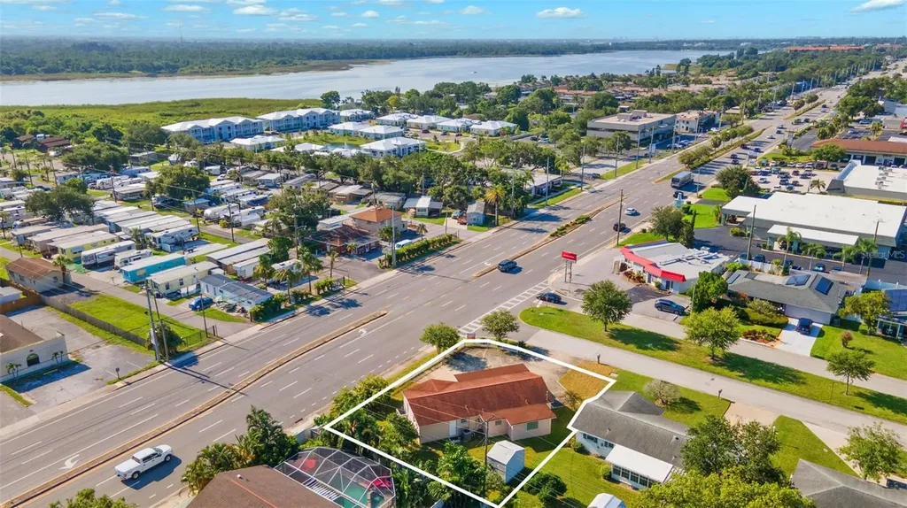 10701 Village Green Avenue Seminole FL 33772