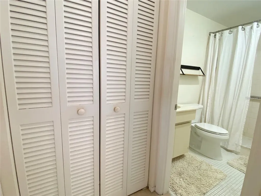 7041 W Country Club Drive N Sarasota FL 34243