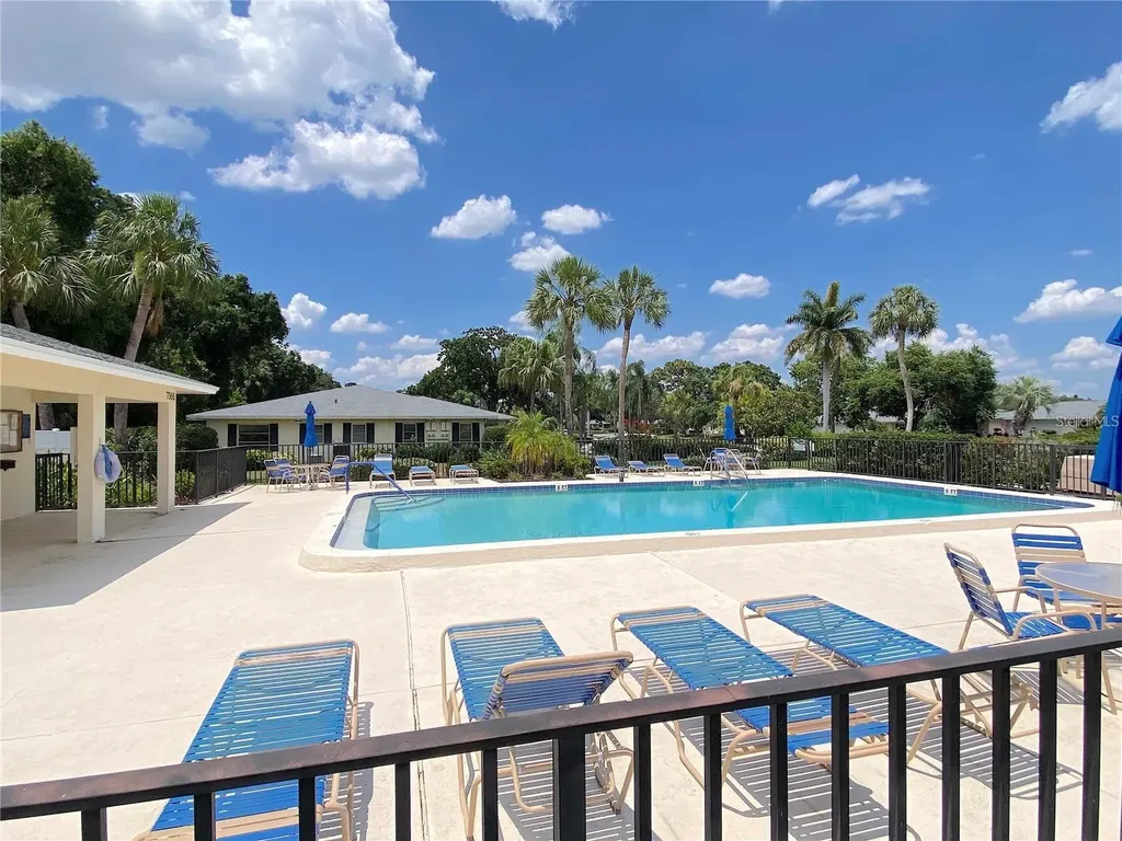 7041 W Country Club Drive N Sarasota FL 34243