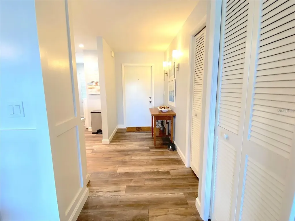 7041 W Country Club Drive N Sarasota FL 34243