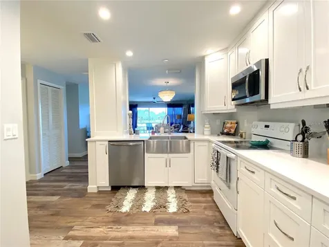 7041 W Country Club Drive N Sarasota FL 34243