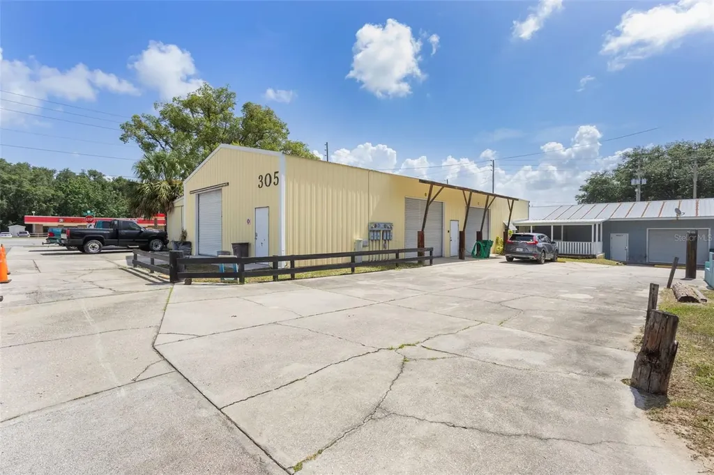 300 N Dixie Avenue Fruitland Park FL 34731