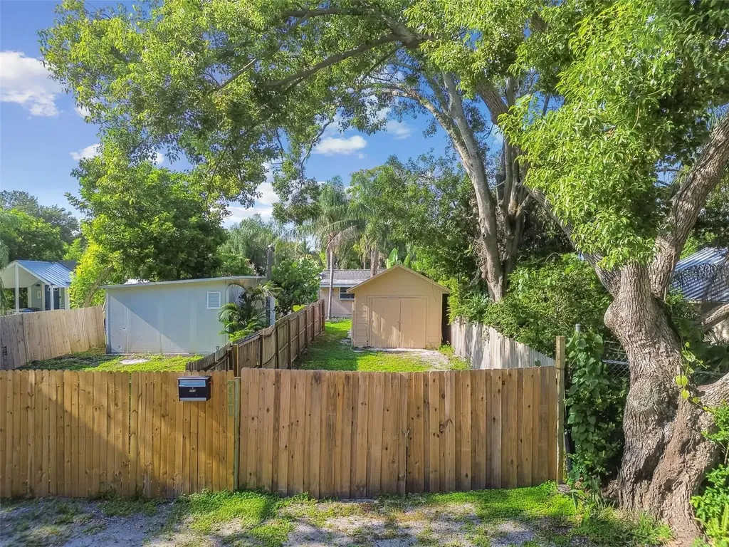 711 Smith Street Clearwater FL 33756