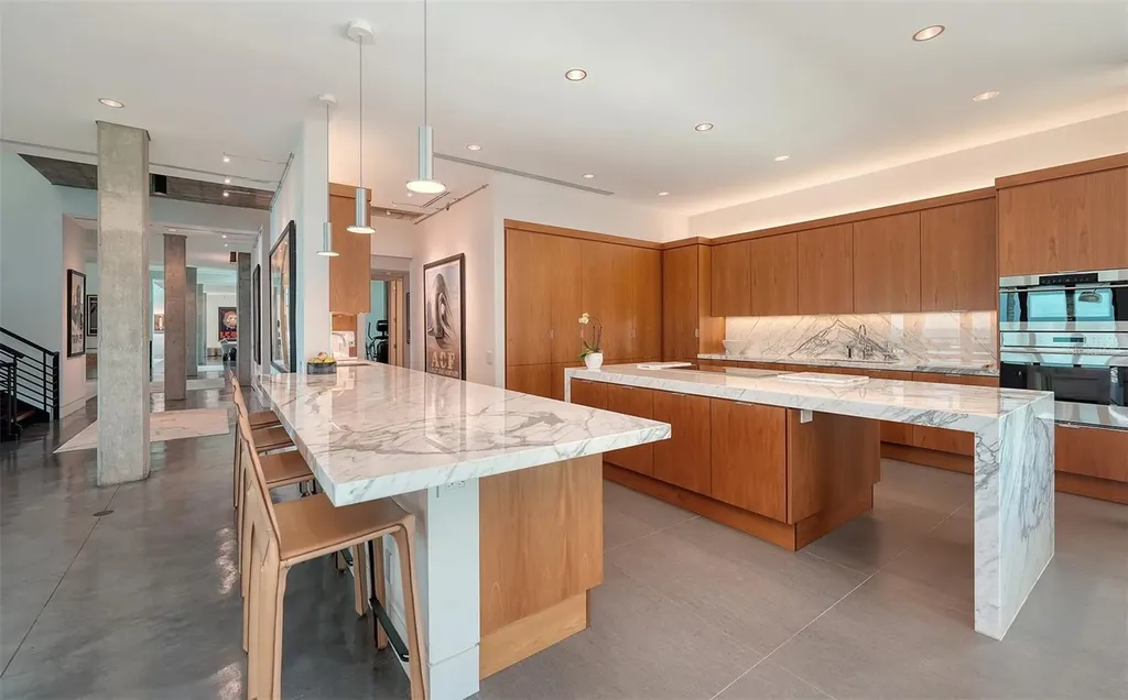 8250 Sanderling Road Sarasota FL 34242