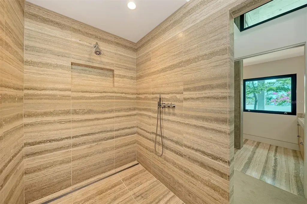 8250 Sanderling Road Sarasota FL 34242