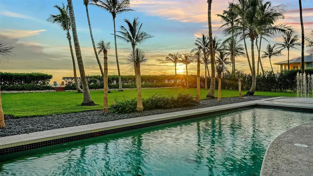 8250 Sanderling Road Sarasota FL 34242