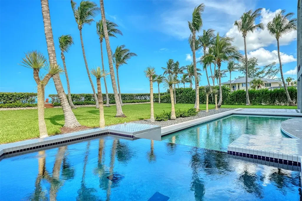 8250 Sanderling Road Sarasota FL 34242