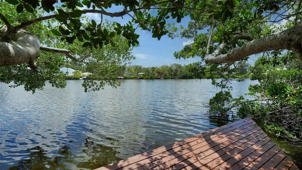 8250 Sanderling Road Sarasota FL 34242