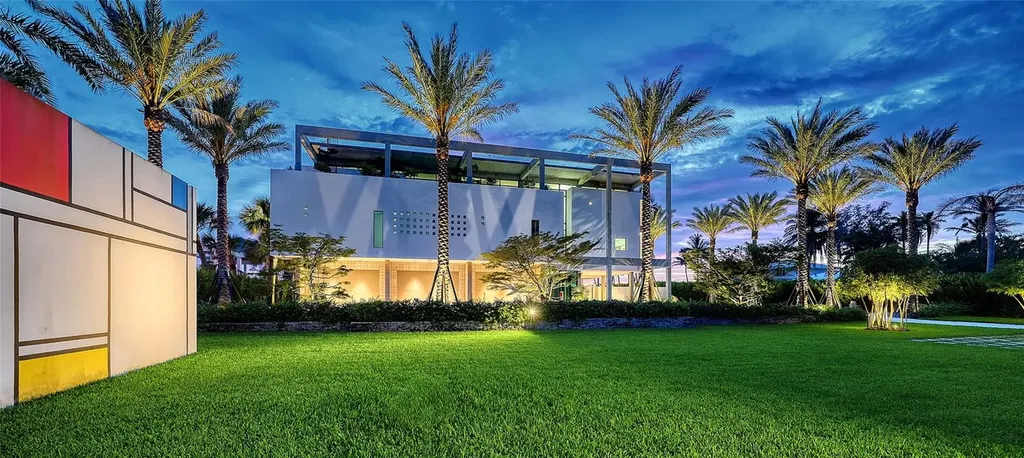 8250 Sanderling Road Sarasota FL 34242