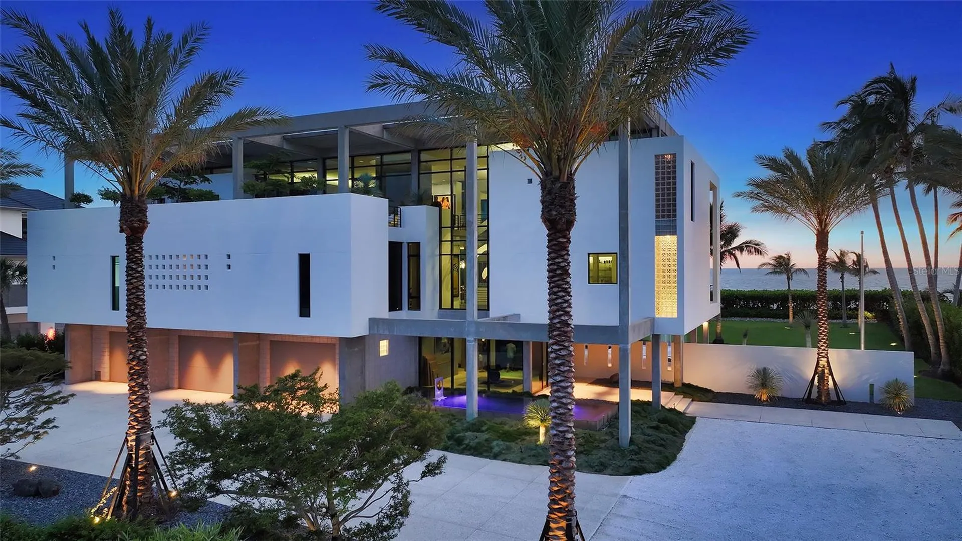 Sarasota FL, 8250 Sanderling Road