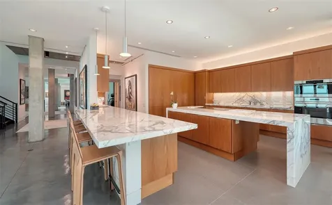 8250 Sanderling Road Sarasota FL 34242