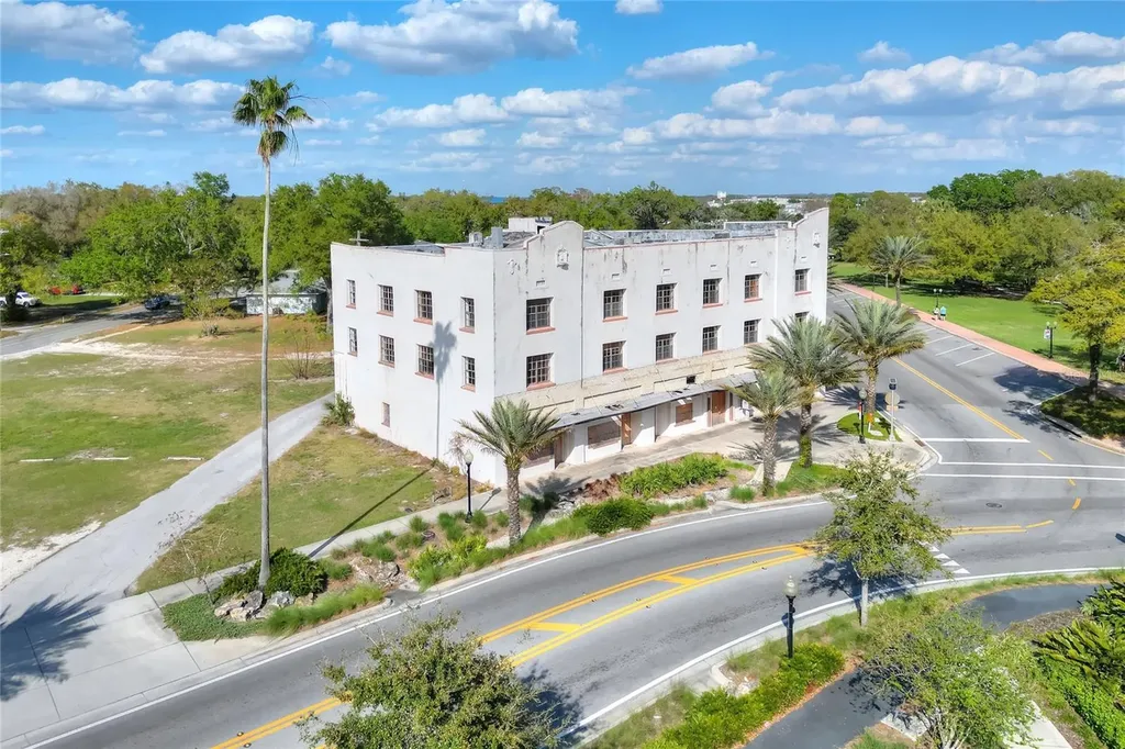 206 Pilaklakaha Avenue Auburndale FL 33823