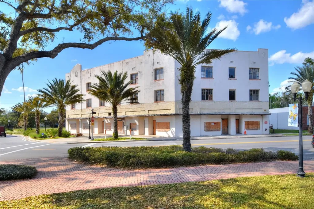 206 Pilaklakaha Avenue Auburndale FL 33823