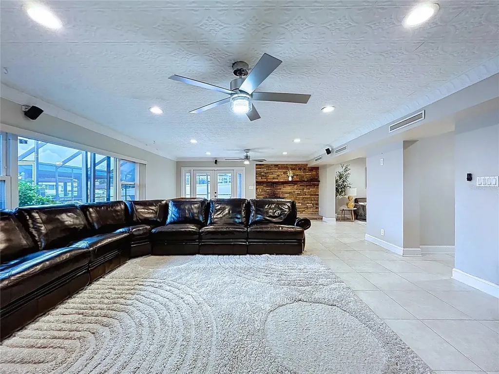 3912 Fontainebleau Drive Tampa FL 33634