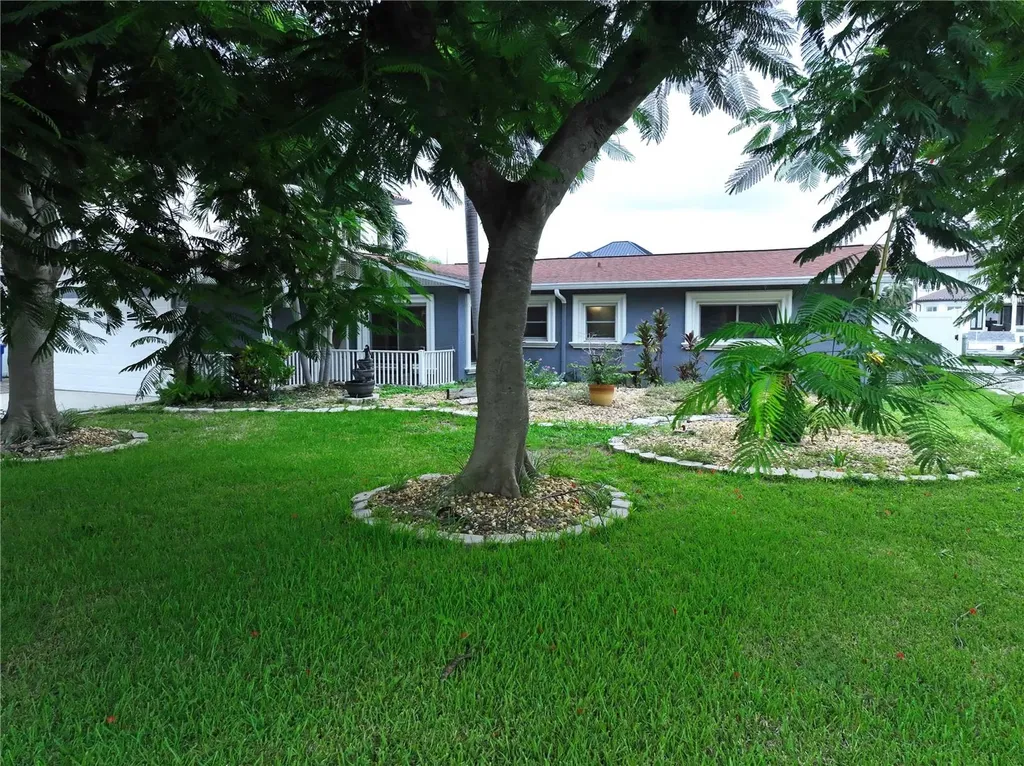 3912 Fontainebleau Drive Tampa FL 33634