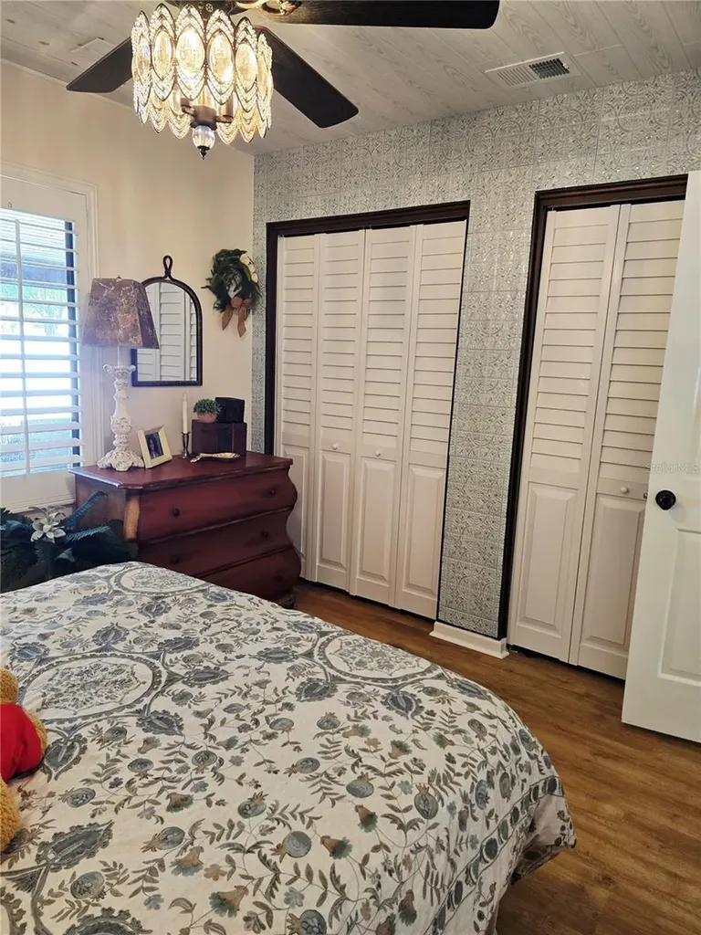 1404 Red Oak Drive Tarpon Springs FL 34689