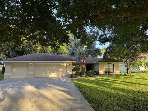 405 Lake August Drive Lake Placid FL 33852