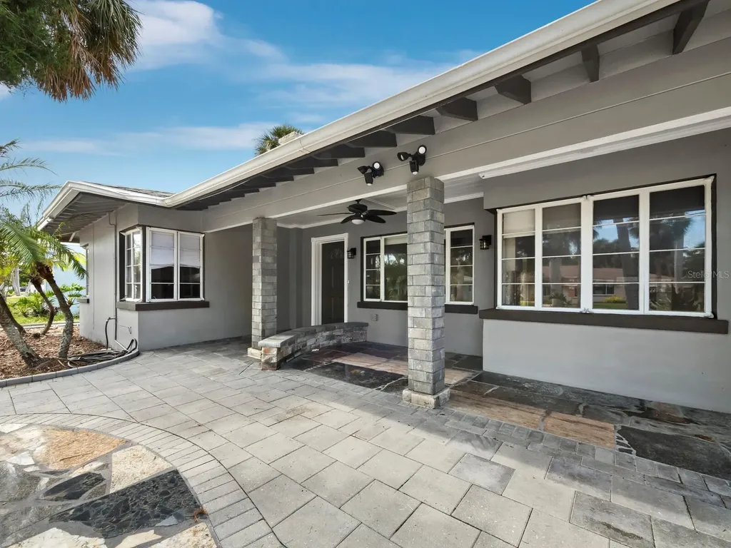 153 N Adams Drive Sarasota FL 34236